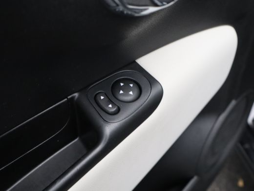 Fiat 500 1.0 Hybrid Dolcevita | Airco | Airco (automatisch) | Bandenspanningscontrolesysteem ActivLease financial lease