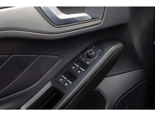 Ford Focus 1.0 EcoBoost Hybrid Titanium X | Trekhaak | Adaptief cruise control | Camera | Apple Carplay/Andr... ActivLease financial lease