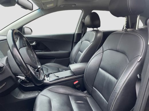 Kia e-Niro DynamicPlusLine 64 kWh | Adap. cruise control | Pano | Stoelverwarming | Trekhaak | Navi | | Acht... ActivLease financial lease