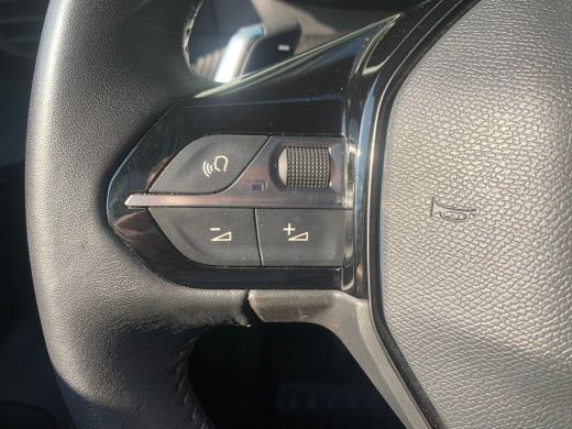 Peugeot 2008 1.2 PureTech Allure Airco | Camera | Cruise Control | DAB | LED | LMV 17" | Automaat!! | ActivLease financial lease