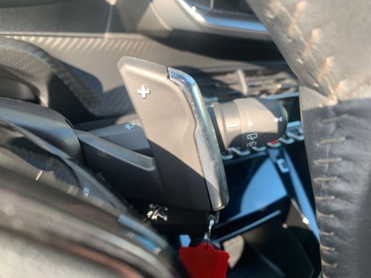 Peugeot 2008 1.2 PureTech Allure Airco | Camera | Cruise Control | DAB | LED | LMV 17" | Automaat!! | ActivLease financial lease