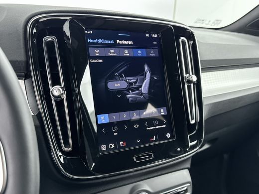 Volvo  XC40 B4 Plus Dark | 18" | Trekhaak | Elektr. verst. Stoelen | Harman Kardon | Adaptieve Cruise | BLIS ... ActivLease financial lease