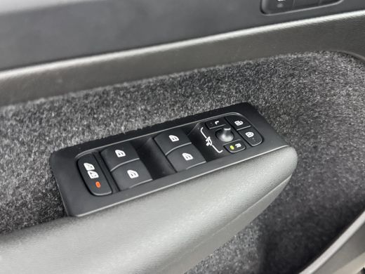 Volvo  XC40 B4 Plus Dark | 18" | Trekhaak | Elektr. verst. Stoelen | Harman Kardon | Adaptieve Cruise | BLIS ... ActivLease financial lease