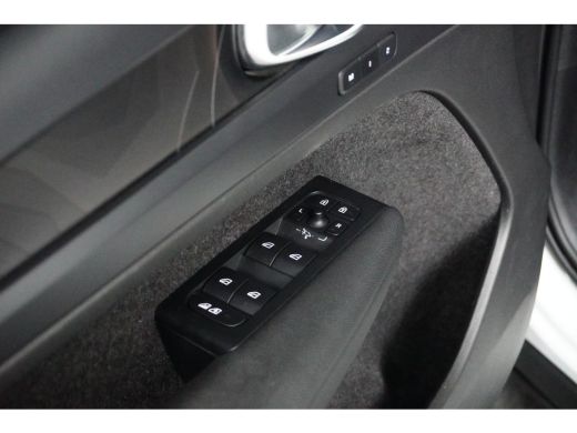 Volvo  XC40 Ultimate Dark T5 | Panorama dak | Harman Kardon HIFI | Trekhaak | 360 Camera ActivLease financial lease