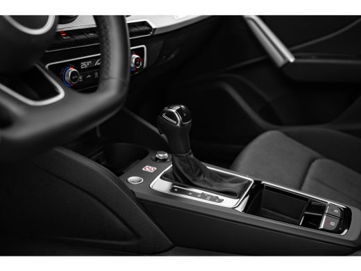 Audi Q2 35 TFSI Advanced edition 150PK | Achteruitrijcamera | Privacy glas | Sportstoelen | carplay | Amb... ActivLease financial lease