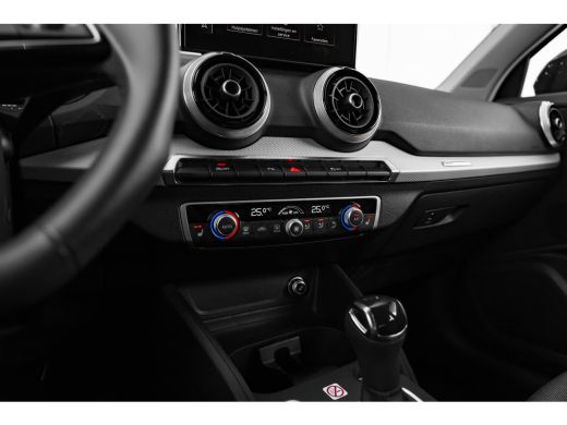 Audi Q2 35 TFSI Advanced edition 150PK | Achteruitrijcamera | Privacy glas | Sportstoelen | carplay | Amb... ActivLease financial lease