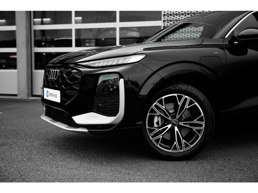 Audi Q3 S edition | Adaptive cruise control | Audi sound system | Cruise control ActivLease financial lease