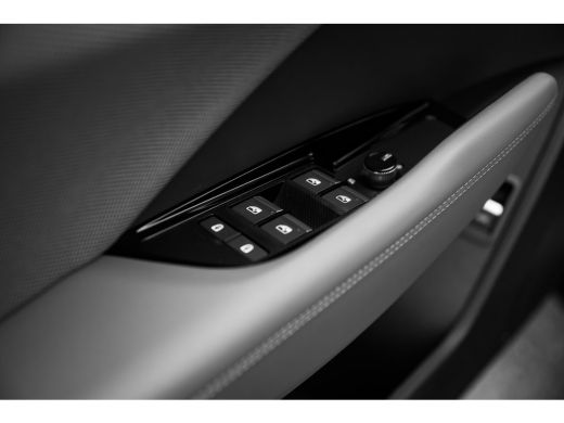 Audi Q3 S edition | Adaptive cruise control | Audi sound system | Cruise control ActivLease financial lease