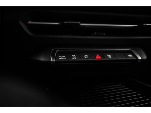 Audi Q3 S edition | Adaptive cruise control | Audi sound system | Cruise control ActivLease financial lease