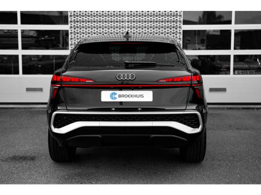 Audi Q3 S edition | Adaptive cruise control | Audi sound system | Cruise control ActivLease financial lease