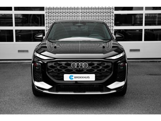 Audi Q3 S edition | Adaptive cruise control | Audi sound system | Cruise control ActivLease financial lease