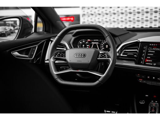 Audi Q4 e-tron S edition Competition | Achterklep, automatisch bedienbaar | Achteruitrijcamera | Adaptive cruise... ActivLease financial lease