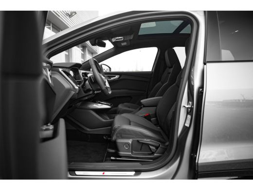 Audi Q4 e-tron S edition Competition | Achterklep, automatisch bedienbaar | Achteruitrijcamera | Adaptive cruise... ActivLease financial lease