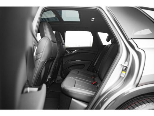 Audi Q4 e-tron S edition Competition | Achterklep, automatisch bedienbaar | Achteruitrijcamera | Adaptive cruise... ActivLease financial lease