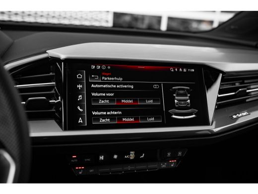 Audi Q4 e-tron S edition Competition | Achterklep, automatisch bedienbaar | Achteruitrijcamera | Adaptive cruise... ActivLease financial lease
