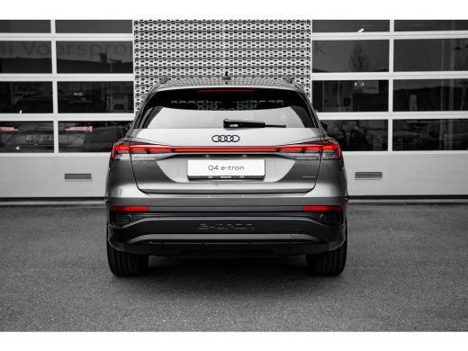 Audi Q4 e-tron S edition Competition | Achterklep, automatisch bedienbaar | Achteruitrijcamera | Adaptive cruise... ActivLease financial lease