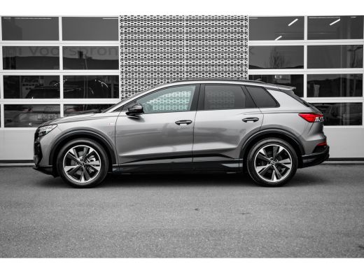 Audi Q4 e-tron S edition Competition | Achterklep, automatisch bedienbaar | Achteruitrijcamera | Adaptive cruise... ActivLease financial lease