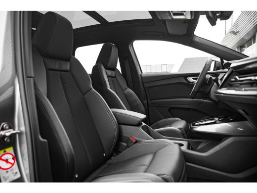 Audi Q4 e-tron S edition Competition | Achterklep, automatisch bedienbaar | Achteruitrijcamera | Adaptive cruise... ActivLease financial lease
