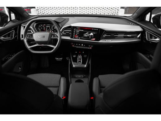 Audi Q4 e-tron S edition Competition | Achterklep, automatisch bedienbaar | Achteruitrijcamera | Adaptive cruise... ActivLease financial lease