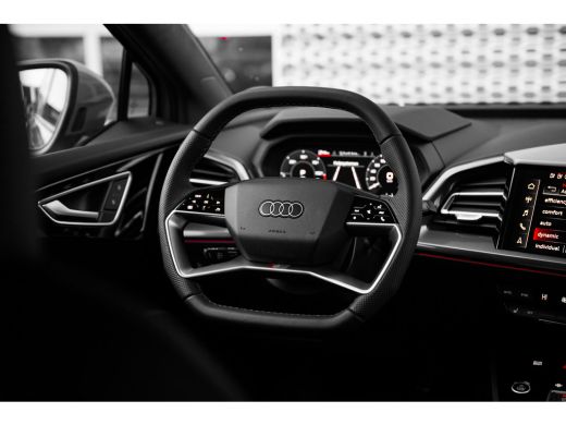 Audi Q4 e-tron S edition Competition | Achterklep, automatisch bedienbaar | Achteruitrijcamera | Adaptive cruise... ActivLease financial lease