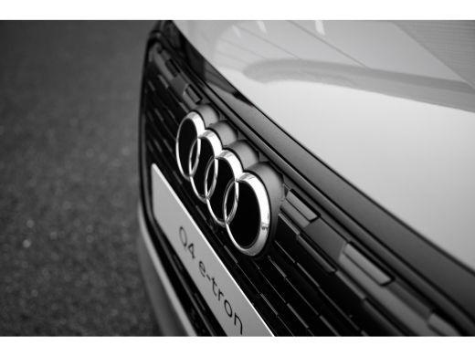 Audi Q4 e-tron S edition Competition | Achterklep, automatisch bedienbaar | Achteruitrijcamera | Adaptive cruise... ActivLease financial lease