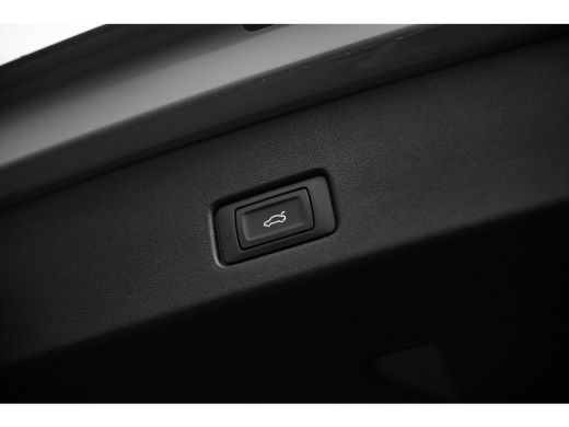 Audi Q4 e-tron S edition Competition | Achterklep, automatisch bedienbaar | Achteruitrijcamera | Adaptive cruise... ActivLease financial lease