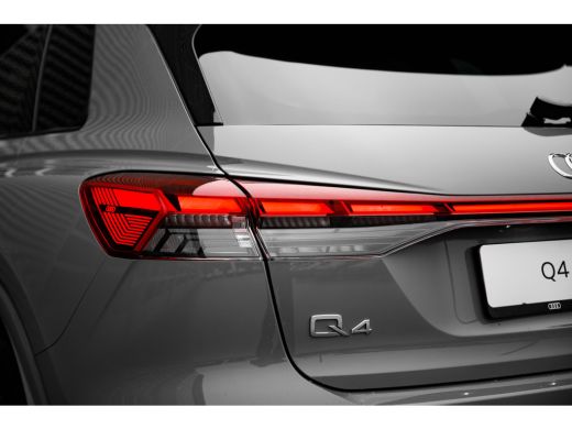 Audi Q4 e-tron S edition Competition | Achterklep, automatisch bedienbaar | Achteruitrijcamera | Adaptive cruise... ActivLease financial lease