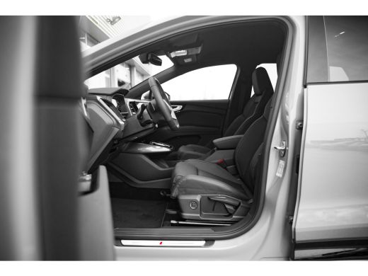 Audi Q4 e-tron S edition Competition | Achterklep, automatisch bedienbaar | Achteruitrijcamera | Adaptive cruise... ActivLease financial lease