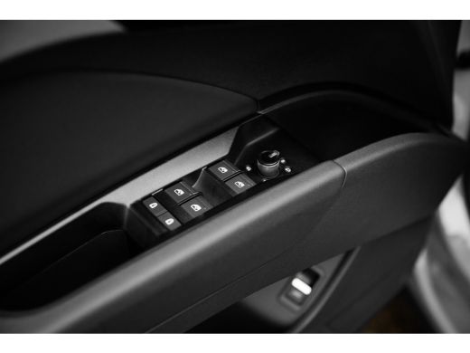 Audi Q4 e-tron S edition Competition | Achterklep, automatisch bedienbaar | Achteruitrijcamera | Adaptive cruise... ActivLease financial lease