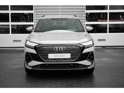 Audi Q4 e-tron S edition Competition | Achterklep, automatisch bedienbaar | Achteruitrijcamera | Adaptive cruise... ActivLease financial lease