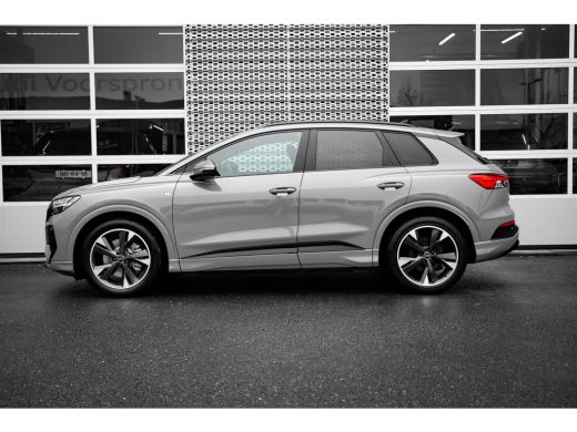 Audi Q4 e-tron S edition Competition | Achterklep, automatisch bedienbaar | Achteruitrijcamera | Adaptive cruise... ActivLease financial lease