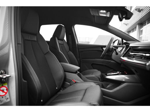 Audi Q4 e-tron S edition Competition | Achterklep, automatisch bedienbaar | Achteruitrijcamera | Adaptive cruise... ActivLease financial lease