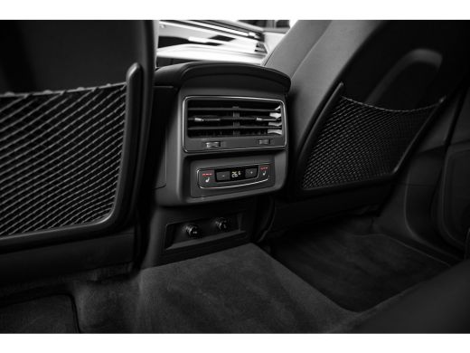 Audi Q8 55 TFSI e quattro Pro Line S | 23" | Matrix | Tour | Remote park | Luchtvering sport | ActivLease financial lease