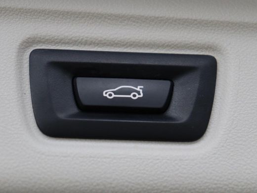 BMW 3 Serie 320i Executive Edition | Panoramadak | Carplay | Navigatie | Live Cockpit | Full LED | Parkeerhul... ActivLease financial lease