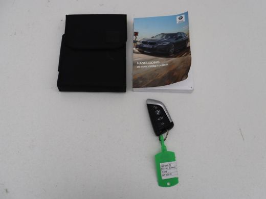 BMW 3 Serie 320i Executive Edition | Panoramadak | Carplay | Navigatie | Live Cockpit | Full LED | Parkeerhul... ActivLease financial lease