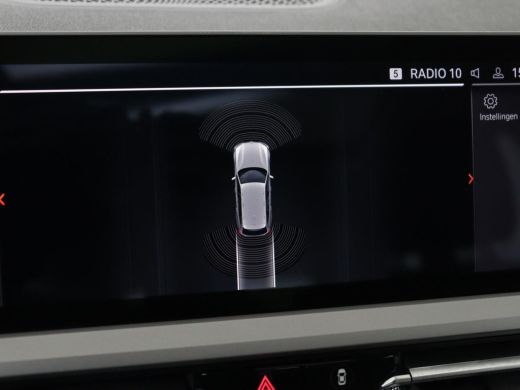 BMW 3 Serie 320i Executive Edition | Panoramadak | Carplay | Navigatie | Live Cockpit | Full LED | Parkeerhul... ActivLease financial lease