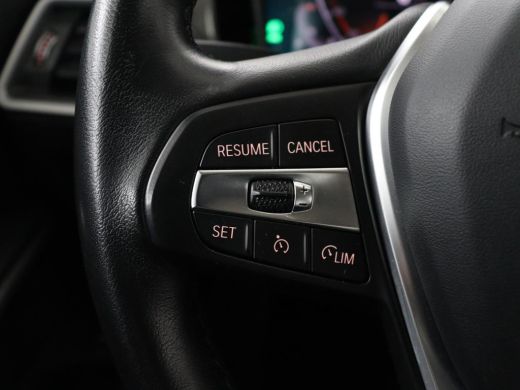 BMW 3 Serie 320i Executive Edition | Panoramadak | Carplay | Navigatie | Live Cockpit | Full LED | Parkeerhul... ActivLease financial lease