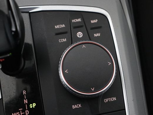 BMW 3 Serie 320i Executive Edition | Panoramadak | Carplay | Navigatie | Live Cockpit | Full LED | Parkeerhul... ActivLease financial lease