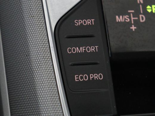 BMW 3 Serie 320i Executive Edition | Panoramadak | Carplay | Navigatie | Live Cockpit | Full LED | Parkeerhul... ActivLease financial lease