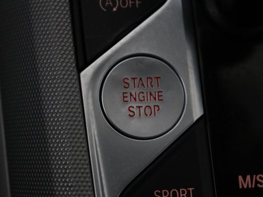BMW 3 Serie 320i Executive Edition | Panoramadak | Carplay | Navigatie | Live Cockpit | Full LED | Parkeerhul... ActivLease financial lease