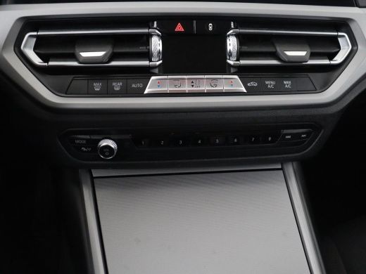 BMW 3 Serie 320i Executive Edition | Panoramadak | Carplay | Navigatie | Live Cockpit | Full LED | Parkeerhul... ActivLease financial lease