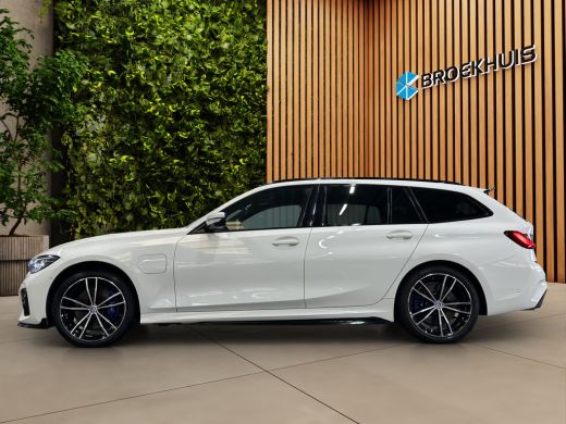 BMW 3 Serie Touring 330e xDrive | Achteruitrijcamera | Apple Carplay/Android Auto|telefoonintegratie premium ... ActivLease financial lease