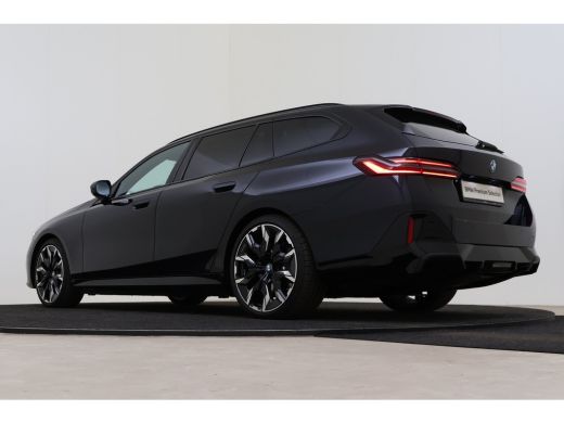 BMW i5 eDrive40 M Sport / Panoramadak / Trekhaak / Stoelventilatie / Bowers & Wilkins / M Sportonderstel... ActivLease financial lease