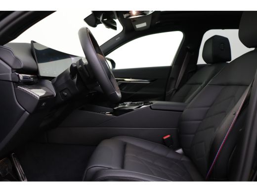 BMW i5 eDrive40 M Sport / Panoramadak / Trekhaak / Stoelventilatie / Bowers & Wilkins / M Sportonderstel... ActivLease financial lease