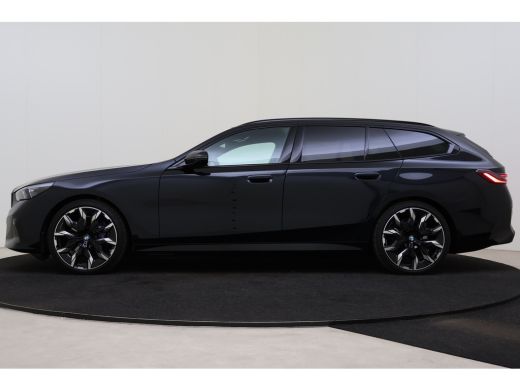 BMW i5 eDrive40 M Sport / Panoramadak / Trekhaak / Stoelventilatie / Bowers & Wilkins / M Sportonderstel... ActivLease financial lease