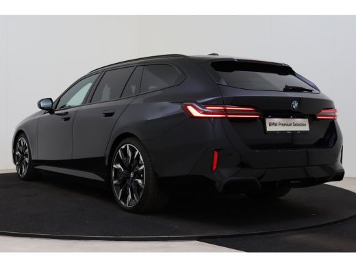 BMW i5 eDrive40 M Sport / Panoramadak / Trekhaak / Stoelventilatie / Bowers & Wilkins / M Sportonderstel... ActivLease financial lease