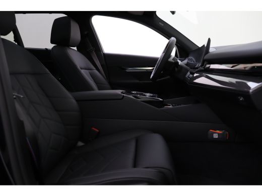 BMW i5 eDrive40 M Sport / Panoramadak / Trekhaak / Stoelventilatie / Bowers & Wilkins / M Sportonderstel... ActivLease financial lease