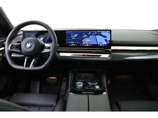 BMW i5 eDrive40 M Sport / Panoramadak / Trekhaak / Stoelventilatie / Bowers & Wilkins / M Sportonderstel... ActivLease financial lease