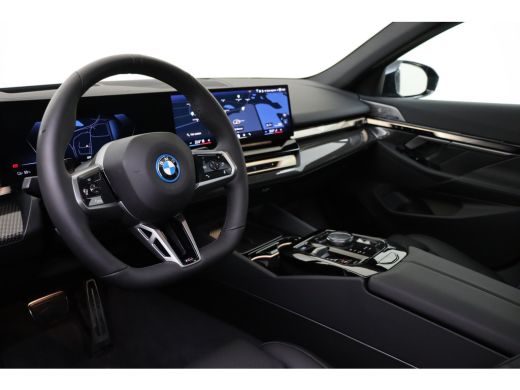 BMW i5 eDrive40 M Sport / Panoramadak / Trekhaak / Stoelventilatie / Bowers & Wilkins / M Sportonderstel... ActivLease financial lease