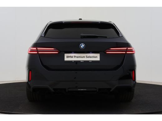 BMW i5 eDrive40 M Sport / Panoramadak / Trekhaak / Stoelventilatie / Bowers & Wilkins / M Sportonderstel... ActivLease financial lease